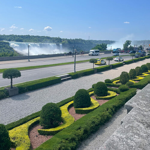 niagara falls with formal hedging in the foreground